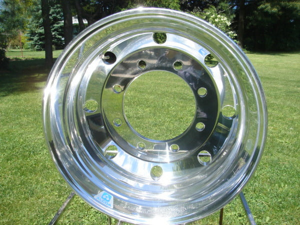 19.5x6.75 ALCOA MEDIUM DUTY 765427 8 LUG HUB PILOT POLISHED 19.5x6.75 ALCOA MEDIUM DUTY 765427 8 LUG HUB PILOT POLISHED